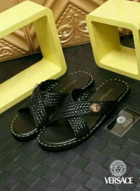 Picture of Versace Slippers _SKU785664868382109